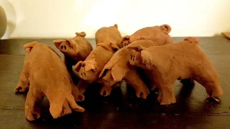 groupe de cochons en argile groupe de cochons en argile