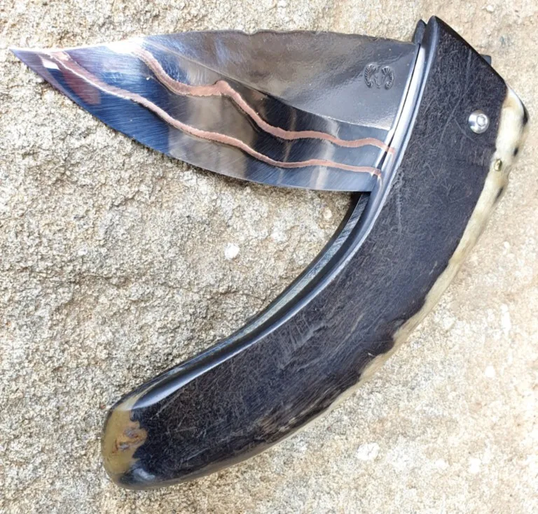 Couteau corse Martelloni pliant lame acierCouteau corse Martelloni pliant lame acier