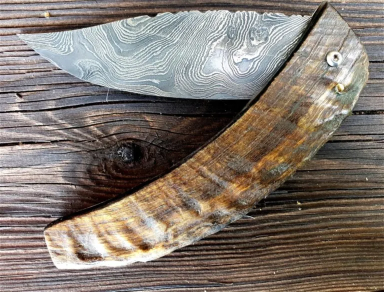 Couteau corse Martelloni lame damas