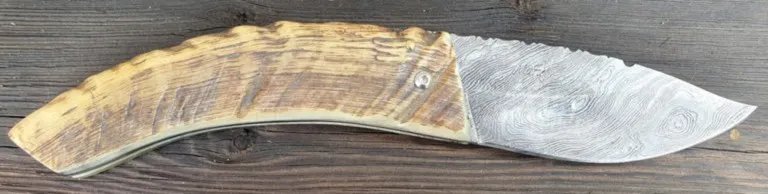 Couteau pliant damas martelloni Manche corne de bélier