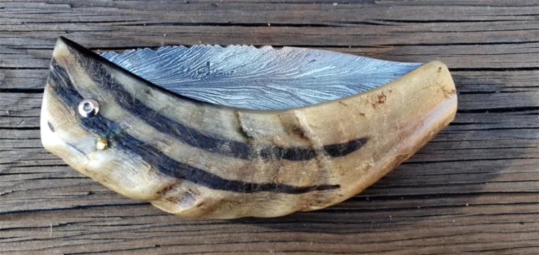 Couteau corse martelloni lame damas plume Couteau corse martelloni lame damas plume