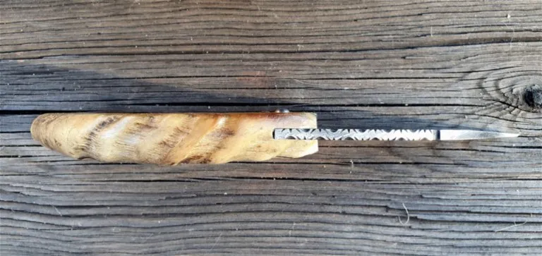 Couteau corse martelloni lame damas plume Couteau corse martelloni lame damas plume