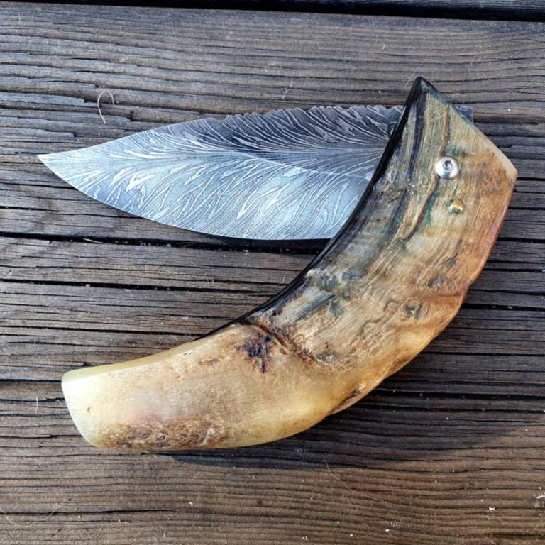 Couteau corse martelloni lame damas plume Couteau corse martelloni lame damas plume