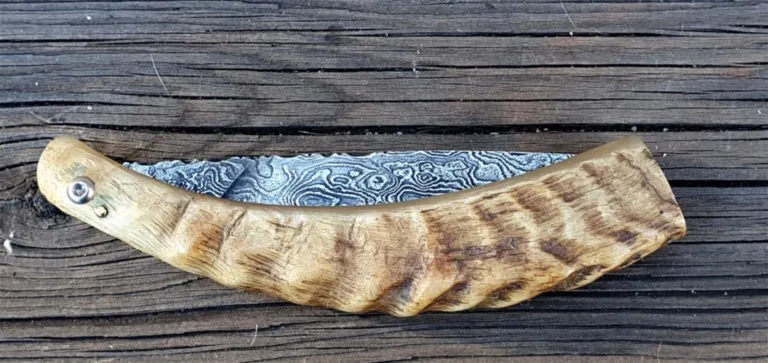 Couteau corse Martelloni lame damas acier