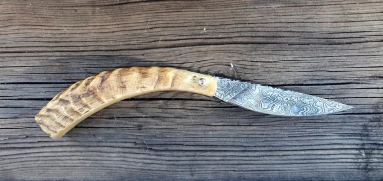 Couteau corse Martelloni lame damas acier