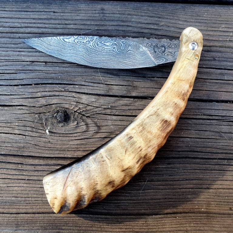 Couteau corse Martelloni lame damas acier Couteau corse Martelloni lame damas acier