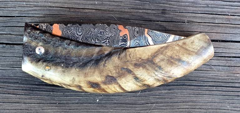 Couteau corse martelloni lame damas cuivre Couteau corse martelloni lame damas cuivre