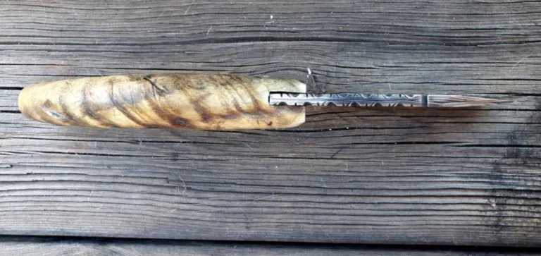 Couteau corse martelloni lame damas cuivre