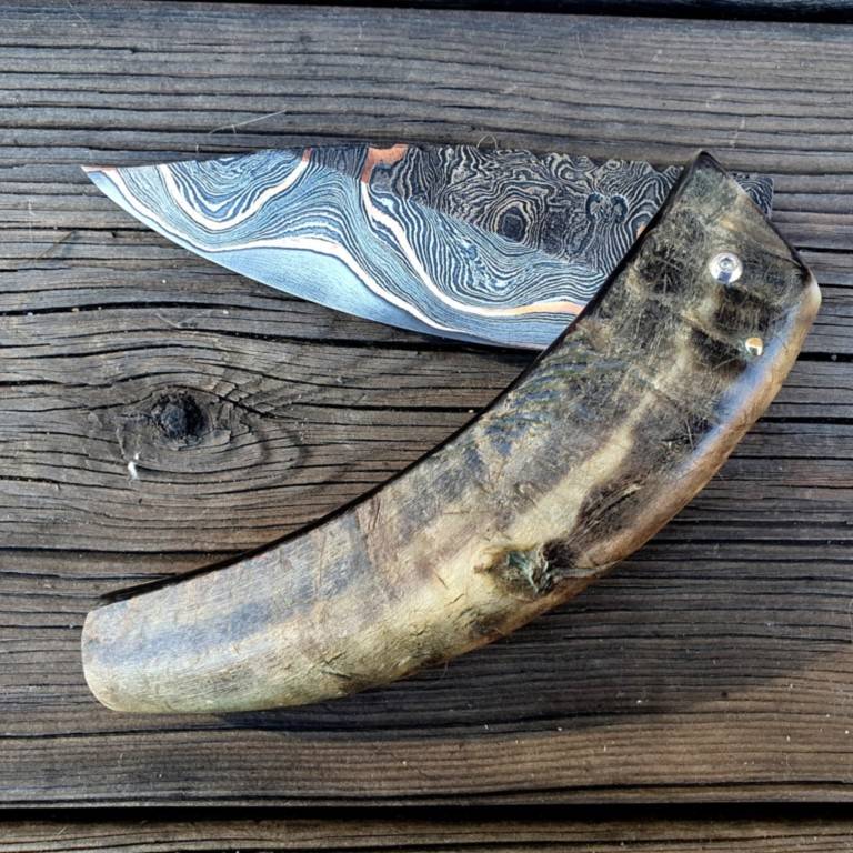 Couteau corse martelloni lame damas cuivre Couteau corse martelloni lame damas cuivre