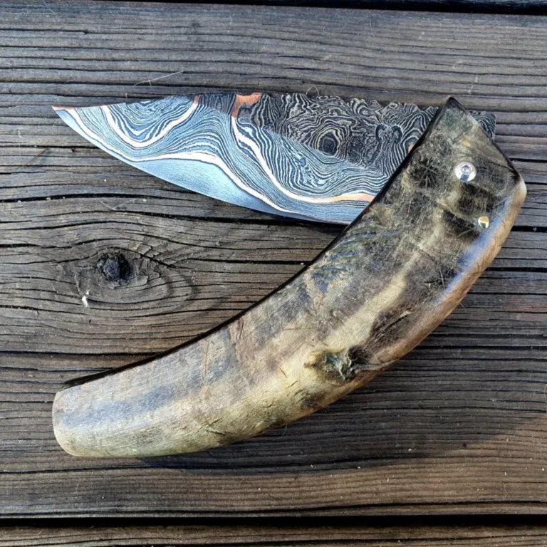 Couteau corse martelloni lame damas cuivre