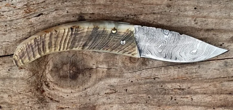 couteau corse martelloni Pliant damas acier 