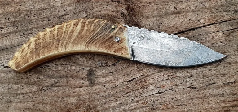 Couteau  corse Martelloni lame damas