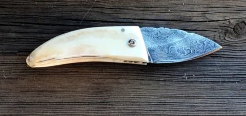 Mini couteau Corse martelloni manche phacochère lame damas