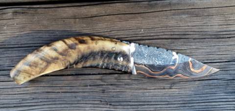 Couteau corse martelloni lame damas cuivre Couteau corse martelloni lame damas cuivre